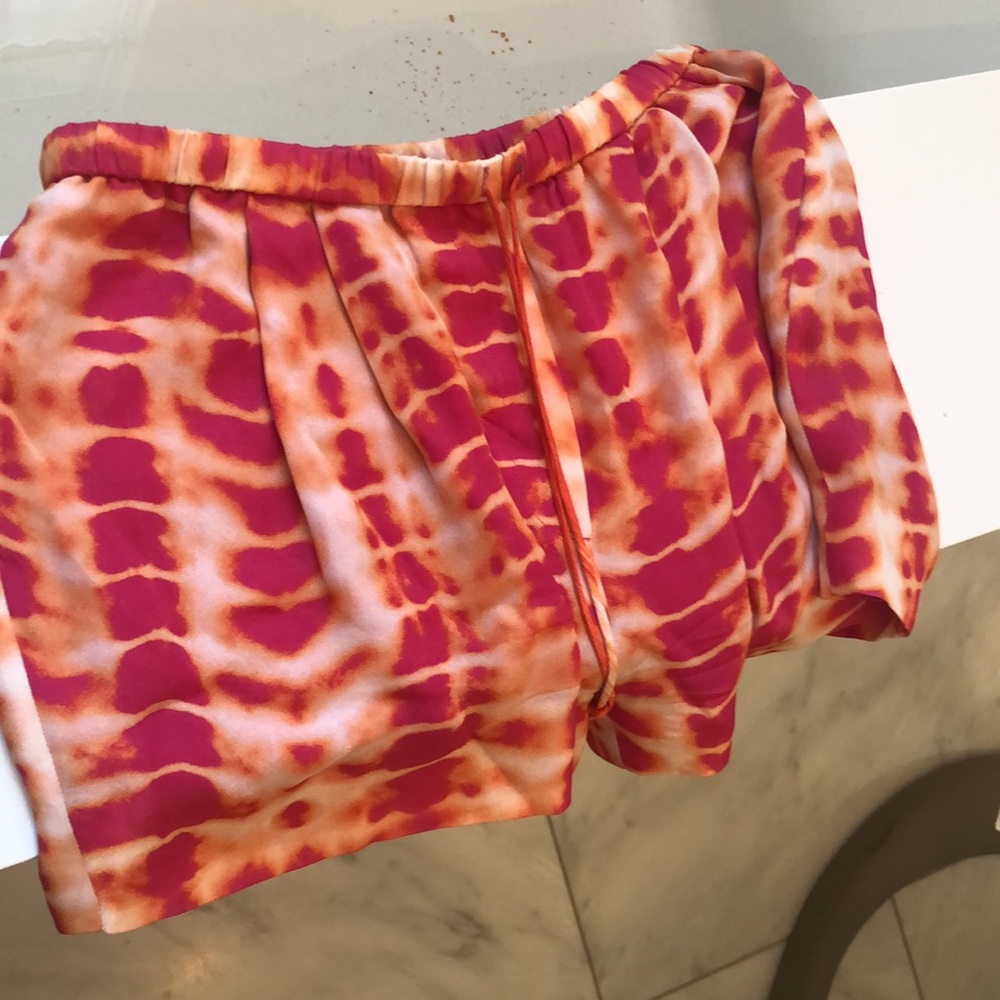 Haute hippie small silk tye die short drawstring lined pleats like new